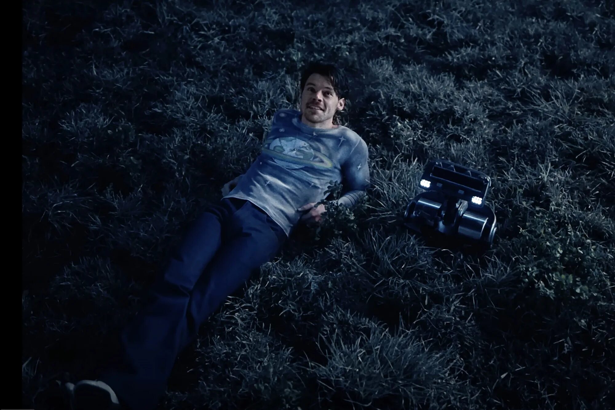 Гарри стайлс 2022. Фотосессия гарри стайлса 2020. Satellite harry styles. Harry styles 2022. Matilda harry styles lyrics.