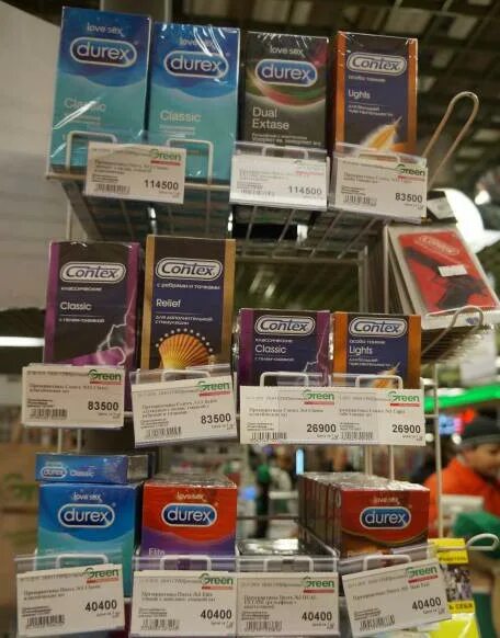 Презервативы продаются в магазине. Презики в аптеке. Где дешевле покупать презики. Дешевые фирмы презервативов. Презервативы продается в аптеке.