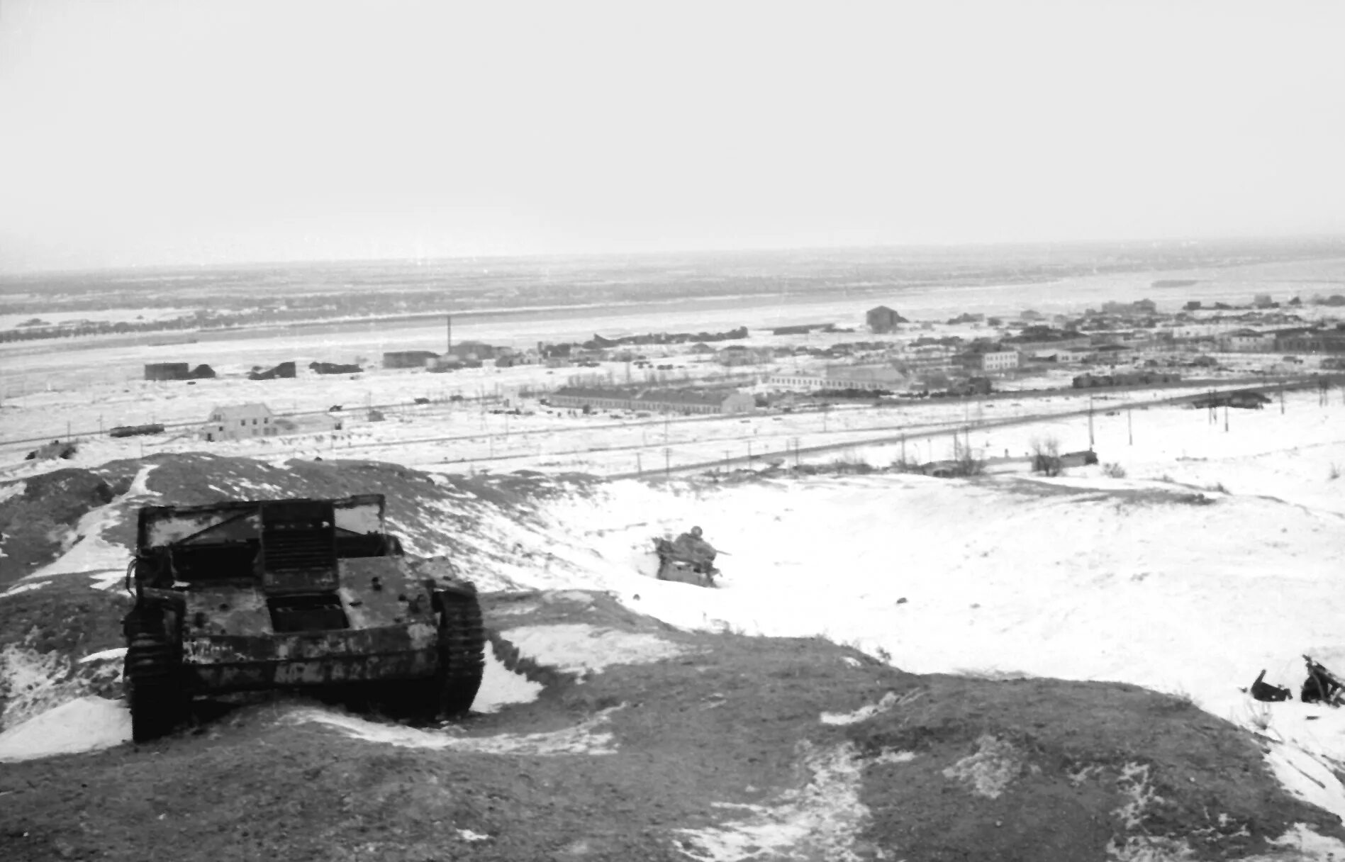 Бои на мамаевом кургане сталинград. Бои за мамаев курган сталинградская битва. Высота 102 сталинград. Битва 102. Битва за мамаев курган в сталинграде.