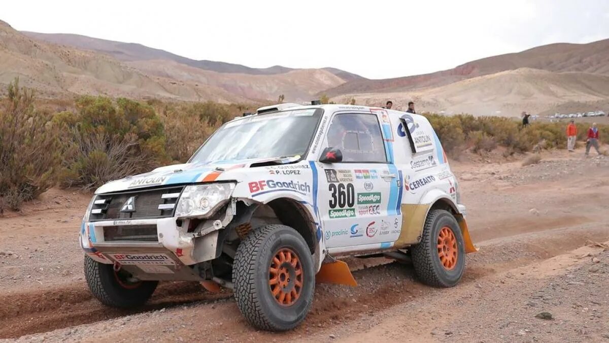 Mitsubishi pajero rally dakar 1998. Mitsubishi pajero rally. Митсубиси паджеро дакар. Mitsubishi pajero evolution дакар. Паджеро эволюшн дакар.
