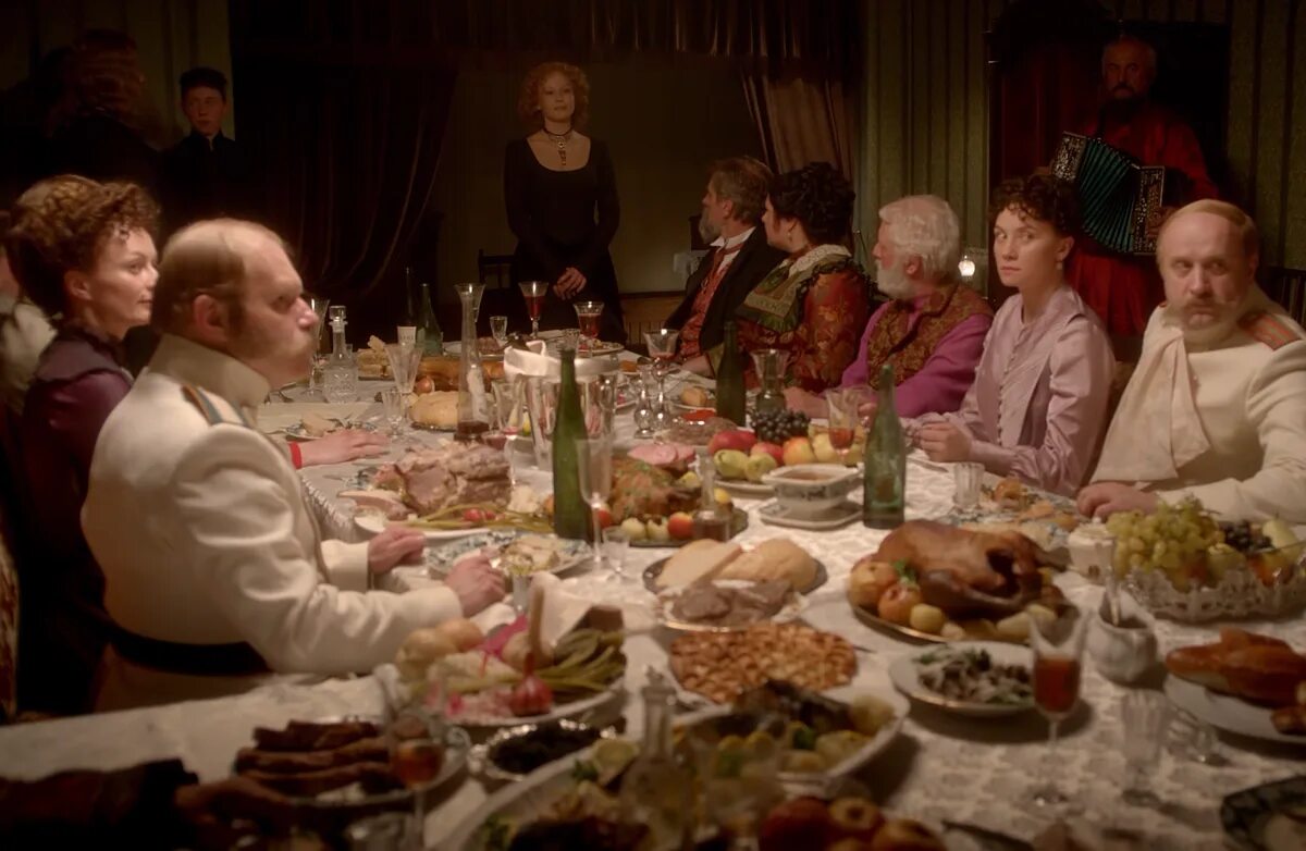 Недовольные морды котов. Кот юмор. Недовольный кот мем. Кот с колбасой. Вася ложкин не время улыбаться.