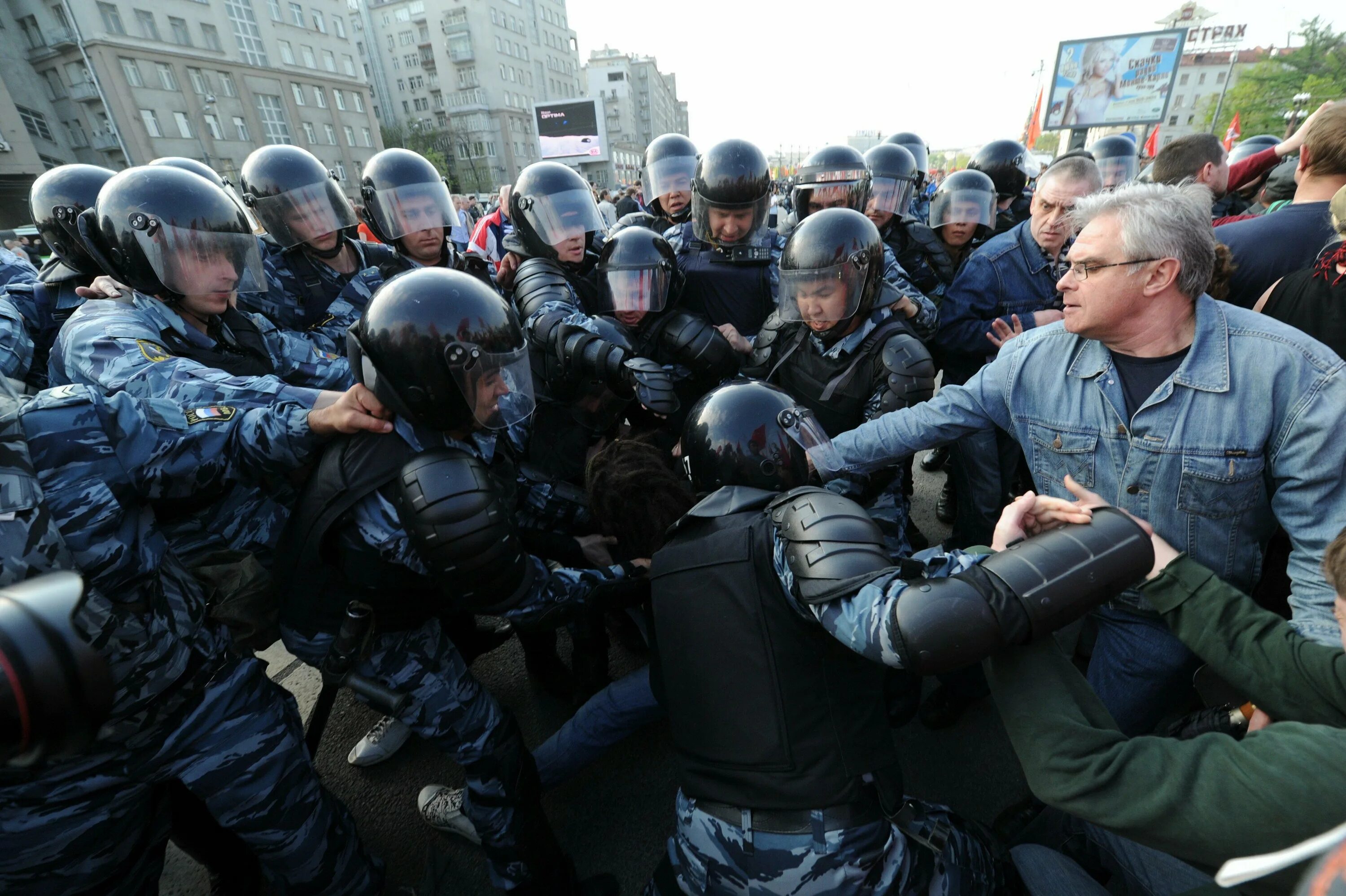 22 мая 2012. Болотная площадь 2012 полиция. омон на болотной площади. столкновения на болотной 6 мая 2012. беспорядки на болотной площади 2012.