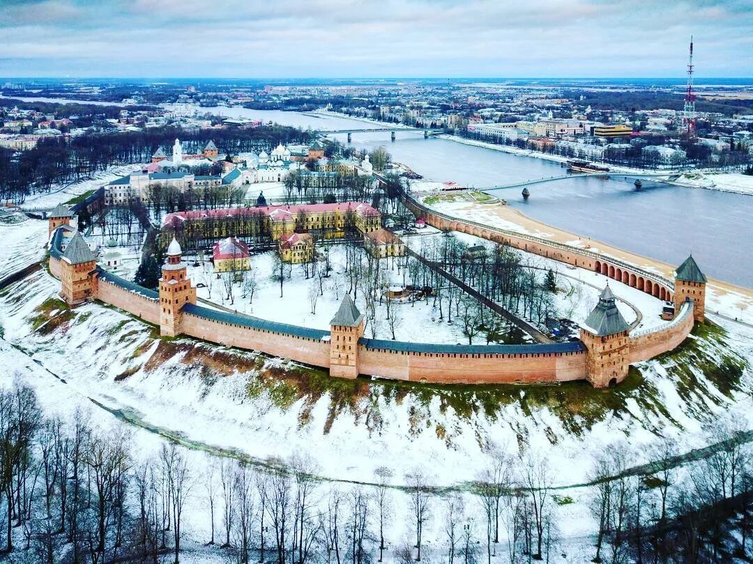 Новый год новгородская область. Детинец Нижегородский Кремль. Великий Новгород Кремль. Новгородский Детинец Великий Новгород. Детинец (Новгородский Кремль) зимой.