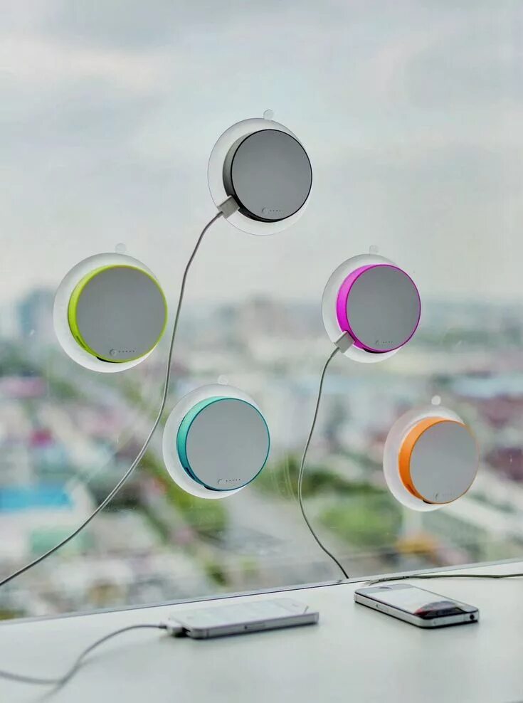 Design things. Xd design solar charger. солнечная зарядка на присосках. солнечная батарея на присоске. port solar charger.