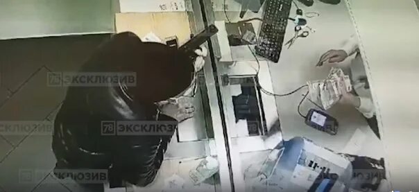 В узловой ограбили. Ограбление кудрово сбербанк. Обворовали ювелирку грабители. В узловой ограбили. Грабеж ювелирного магазина.