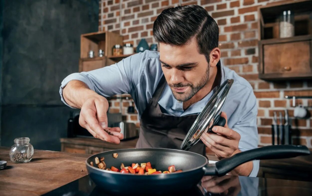 Со варим. Картофель под сметанным соусом. Готовим со шкаликом чепушиевым. Картофель отварной. Со варим.