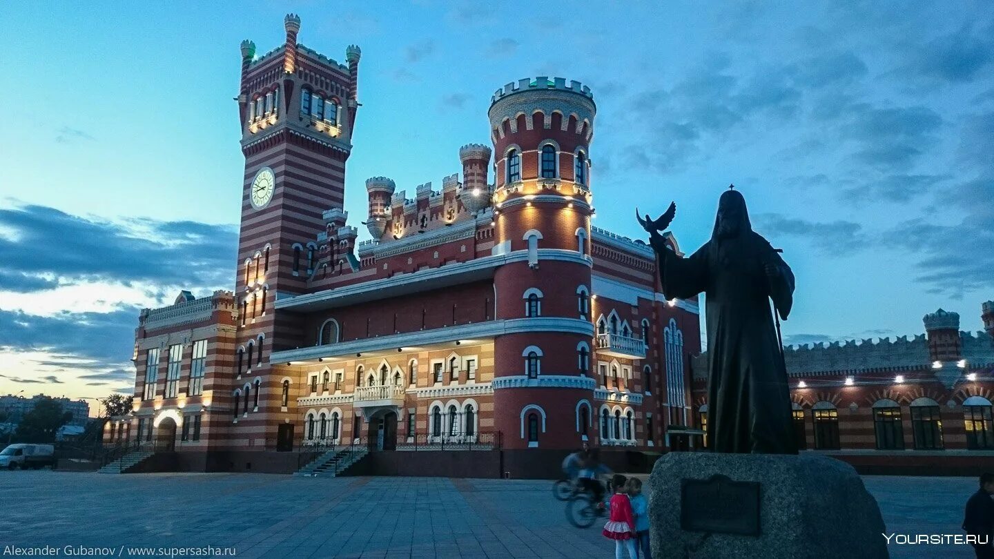 Йошкар ола поесть. Йошкар-ола патриаршая площадь. патриаршая йошкар-ола зимой. главная площадь йошкар-олы. патриаршая башня в йошкар-оле.