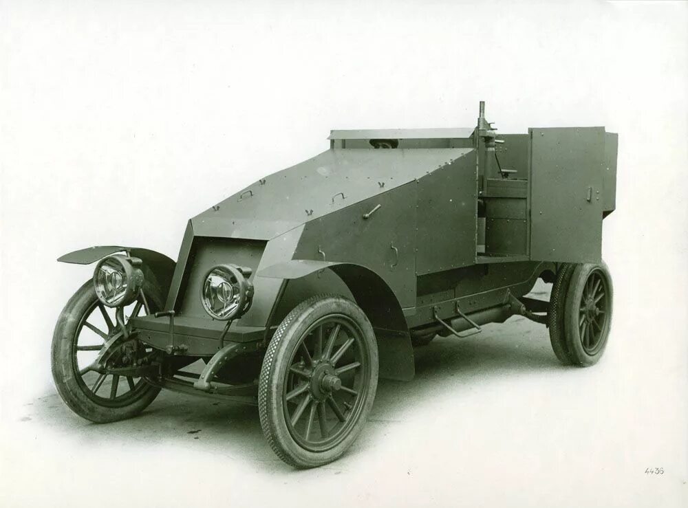 Автомобили первой мировой. Renault 1914 Armoured car. Бронеавтомобили 1 мировой войны. Броневик Рено 1915. Броневик Рено 1914 года.