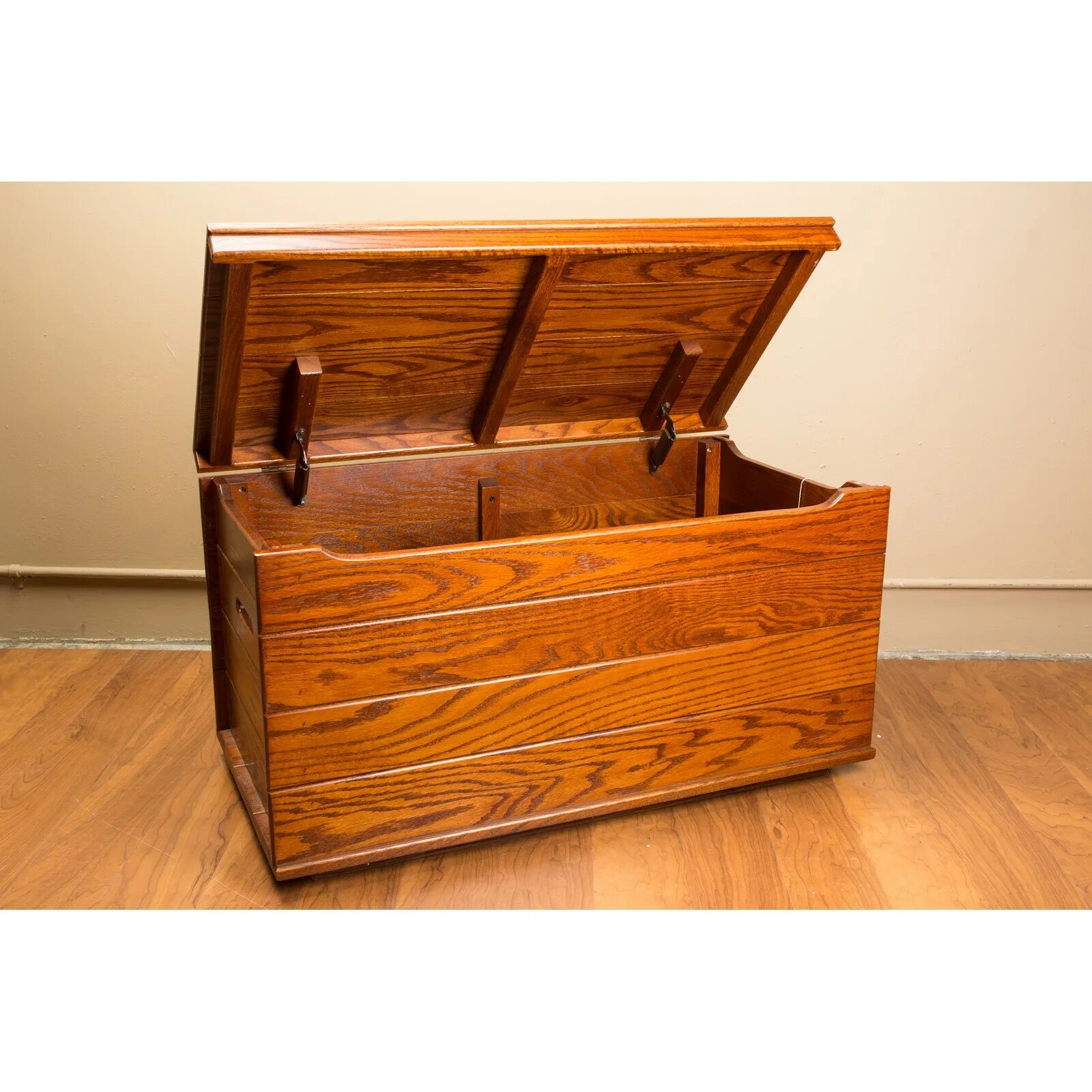 Chest open. Сундук декоративный колонка. сундук пилы. open wooden chest. wood create.