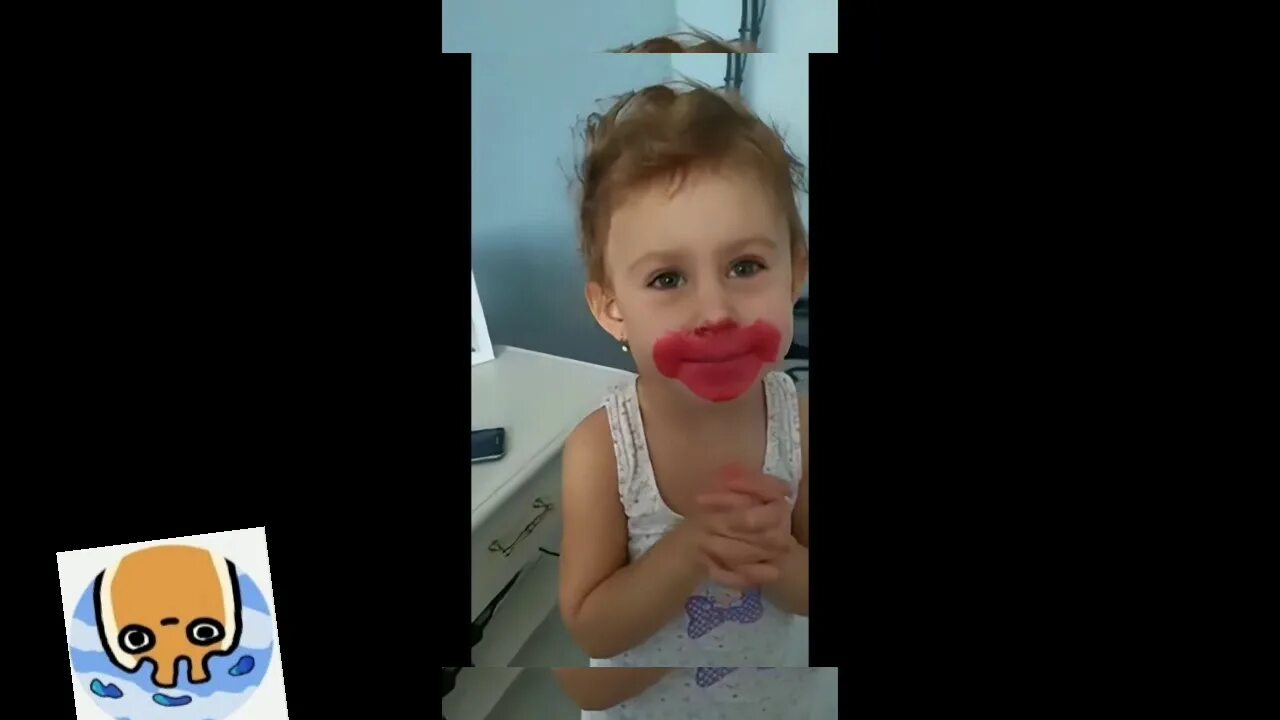 Накрашенные губки. Видео губки намазала красота. Губки намазала. Губки намазала. Красивые губы.