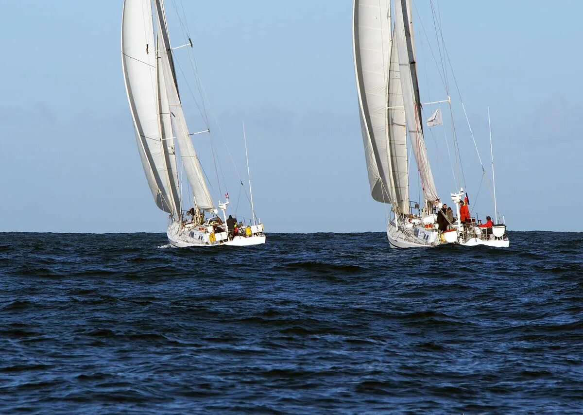 Cross sailing