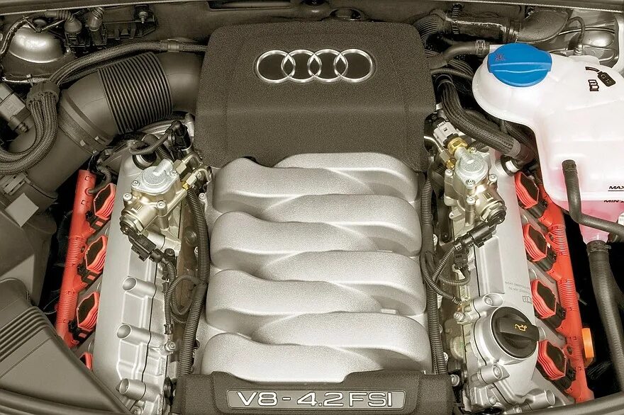 Какой двигатель а4. Ауди 4.2 двигатель. audi a6 v8. audi a6 4.2 v8. audi a6 2.4 v6.