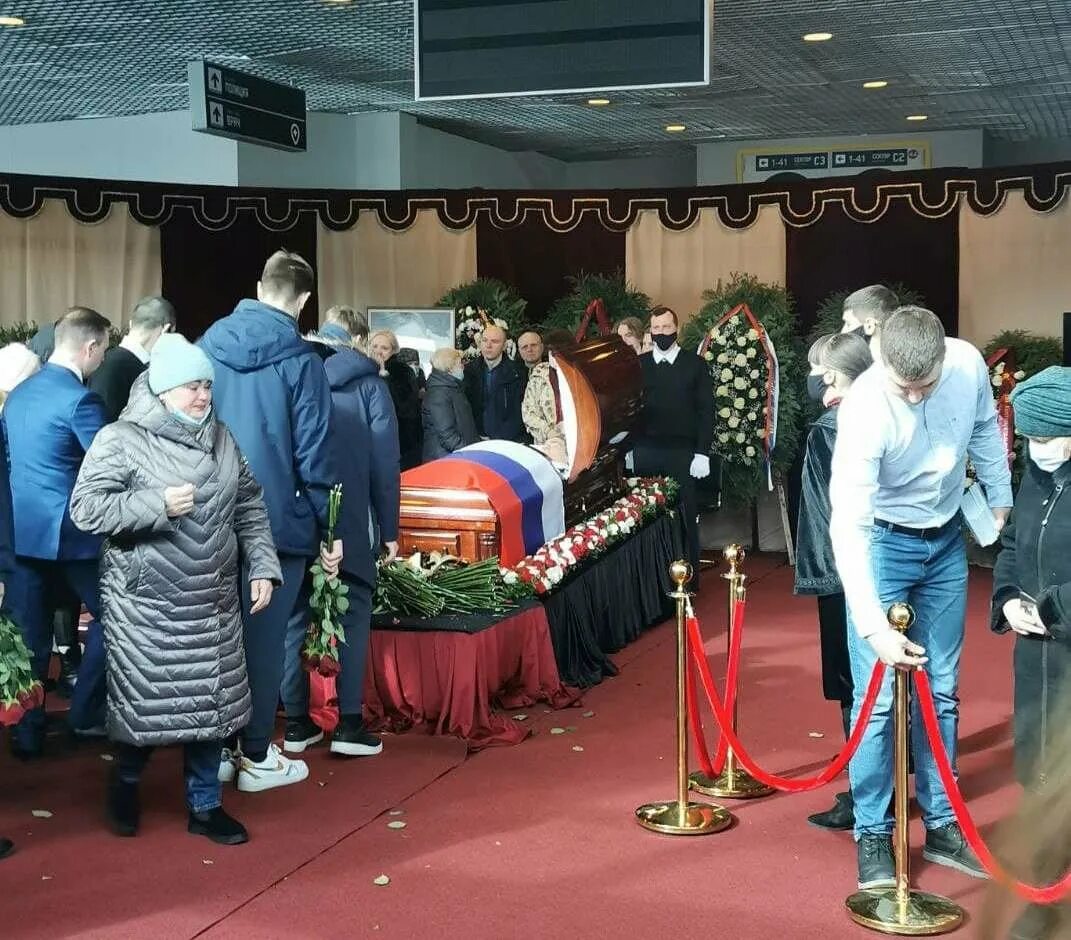Похороны хоккеиста тимура файзутдинова. Похороны хоккеиста тимура файзутдинова. Похороны хоккеистов. Похороны хоккеиста тимура файзутдинова. Похороны хоккеистов.