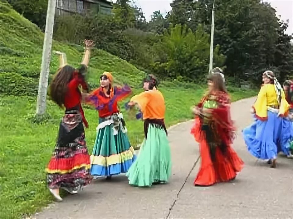 Образ цыганки в танцевальных. Цыганка джипси. Цыганская венгерка. Леонсию эрденко на концерте. Цыгане спб.