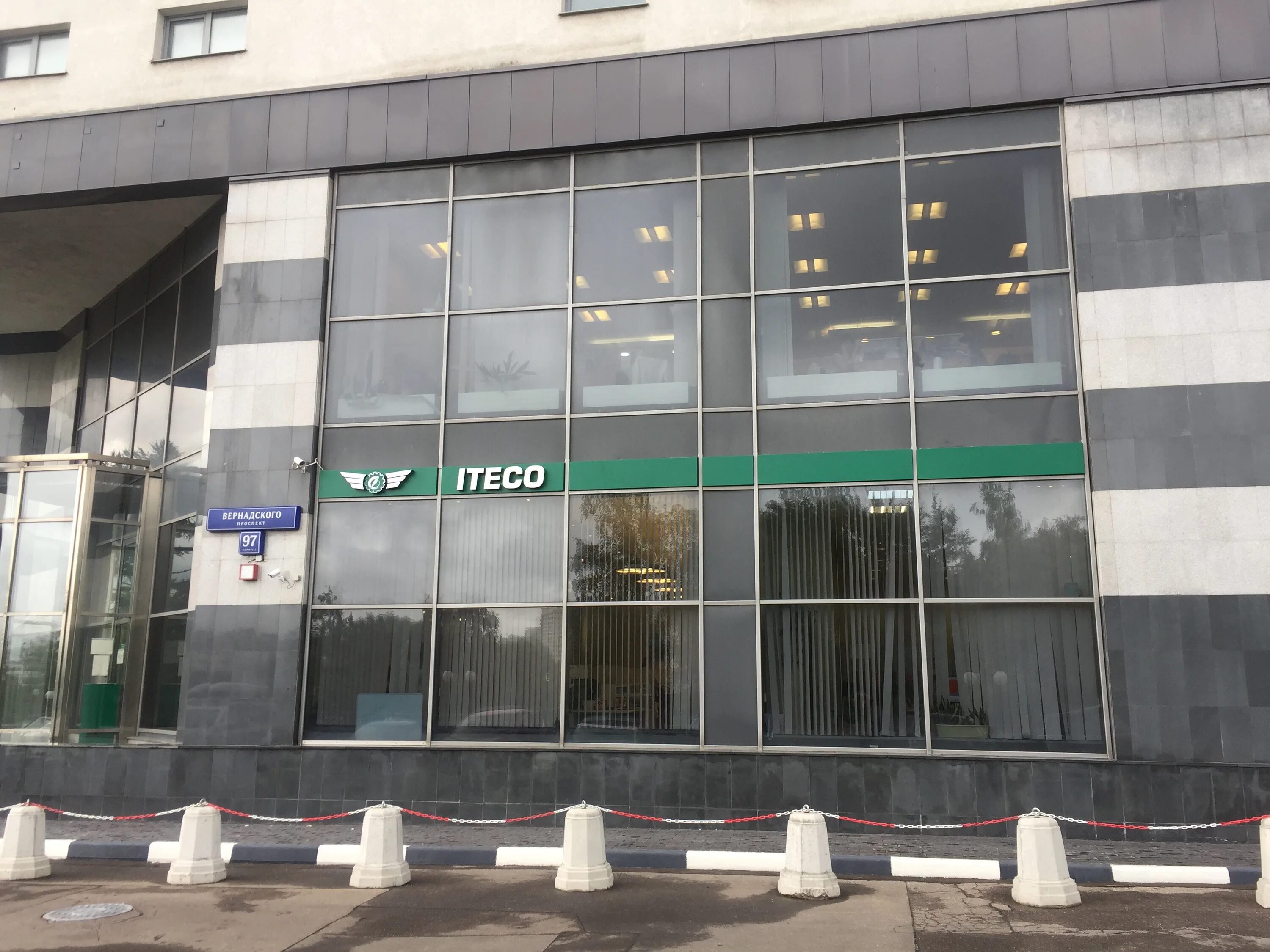 Итеко москва. Фура камаз итеко. Маз iteco. Итеко автопарк. Мерседес актрос итеко.