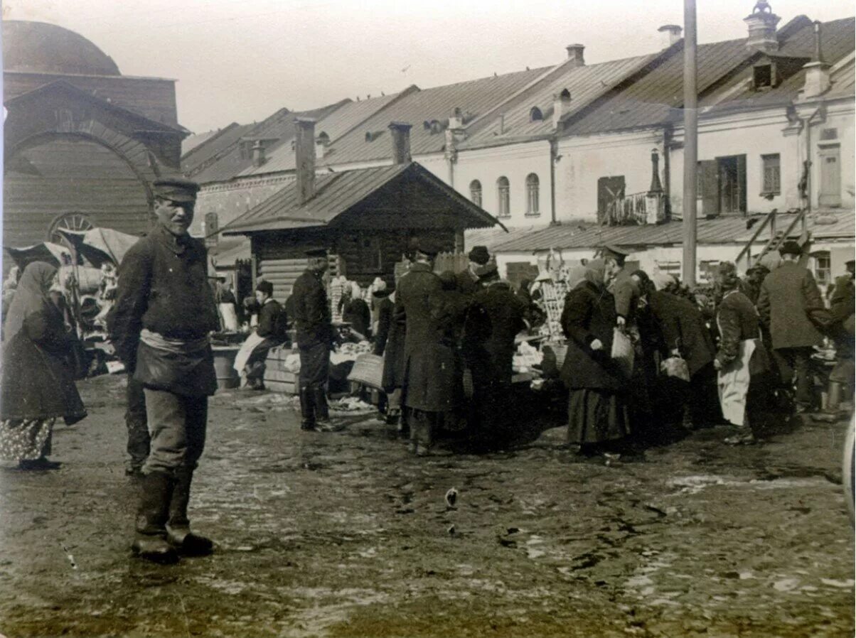 Революции 50 рыбинск. Мытный рынок Рыбинск. Сенная площадь Рыбинск. Рыбинск 19 век. Рыбинск дореволюционный ряды.