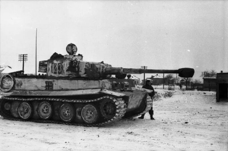 Тигр 503 тяжелого танкового батальона. Берет танкиста вермахта. Б н немецкий. Самоходная гаубица hummel германия 1942. Немецкий танк тигр в 1943.