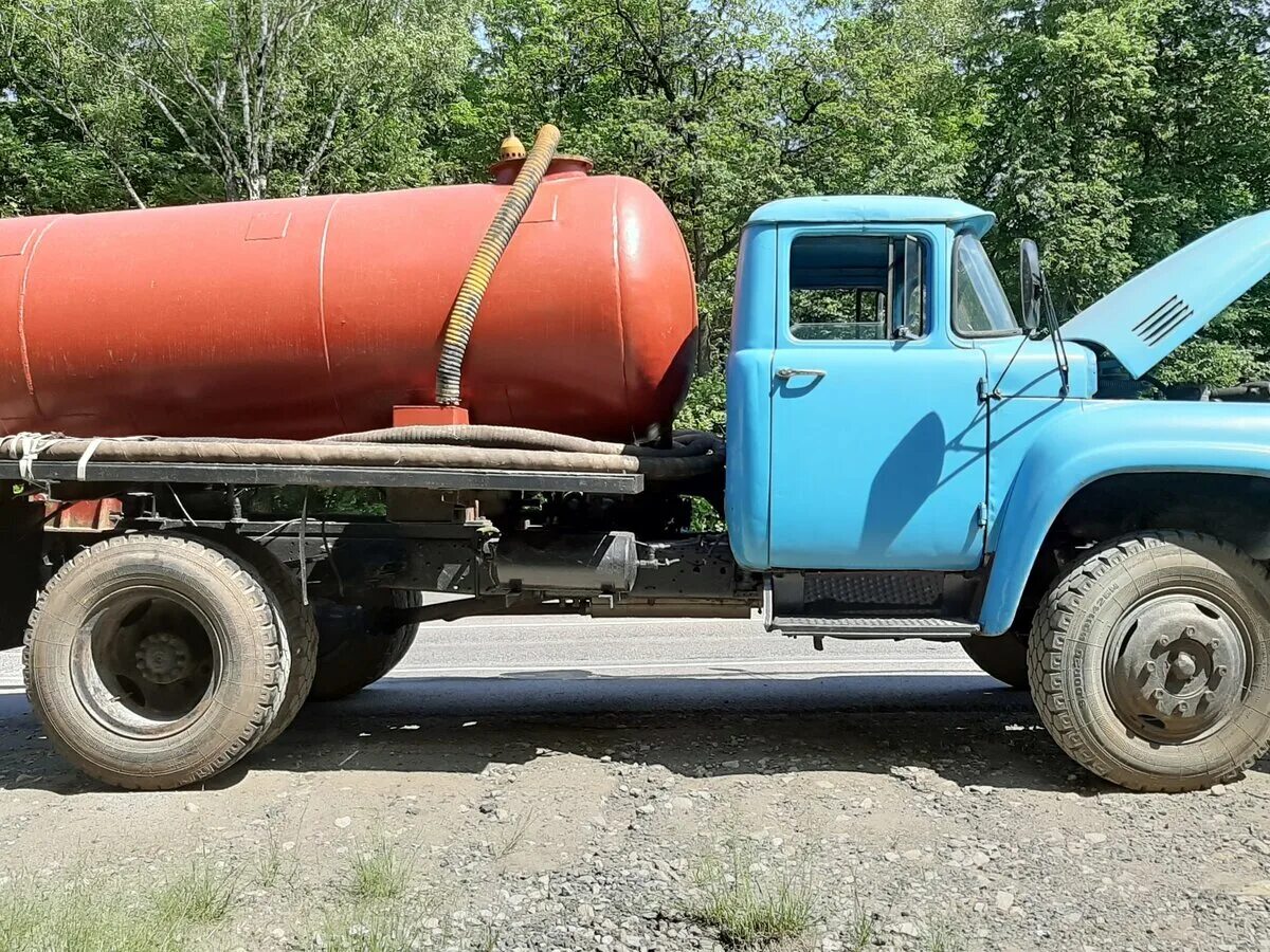Камаз 43253 ассенизатор. Камаз 520. Зил 130 выкачка. Вакуумный ассенизатор. Газ вакуумная машина на базе 3309.