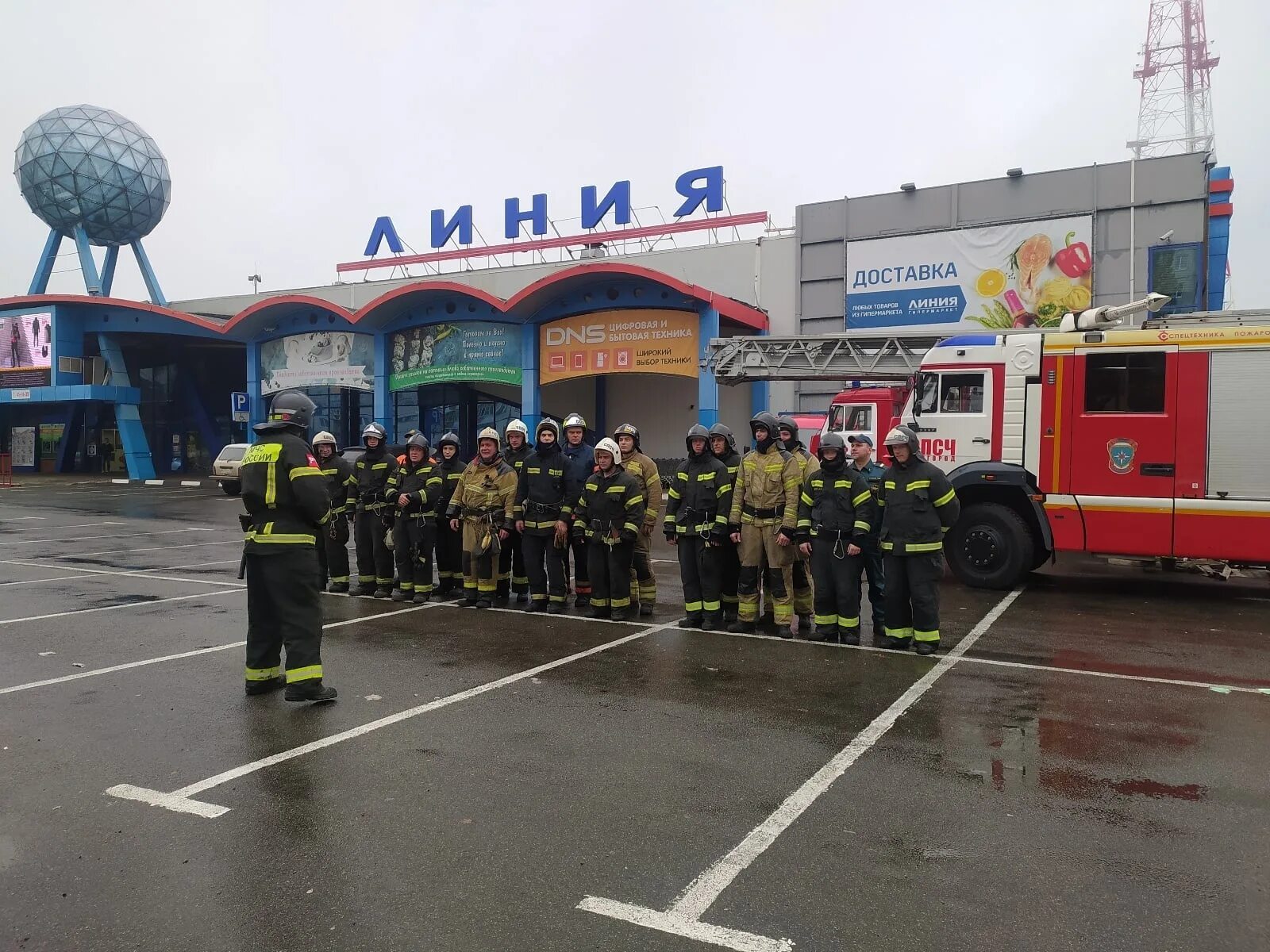 Про белгород сегодня. Пожарные сейчас. мчс россии фото. пожар в белгороде супермаркет леон. белгород.