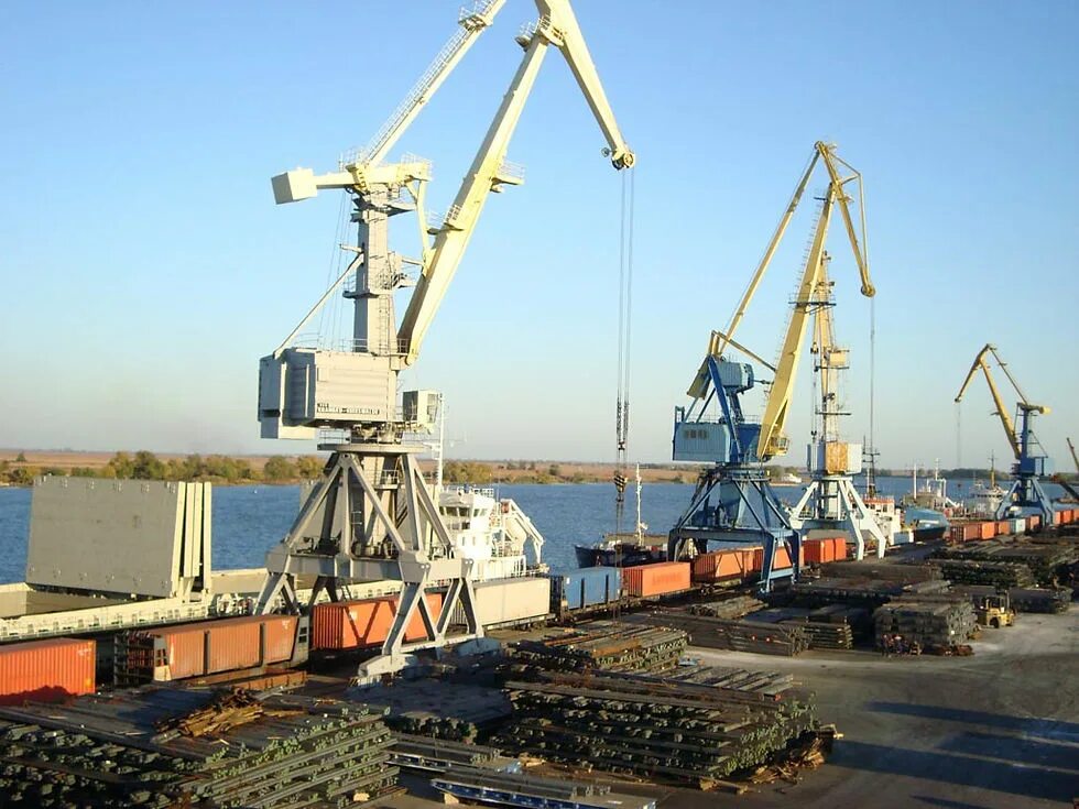 Порт Оля Астрахань. Морской торговый порт «Оля» в Астраханской области. Астраханский морской порт, Астрахань. Речной порт Оля.