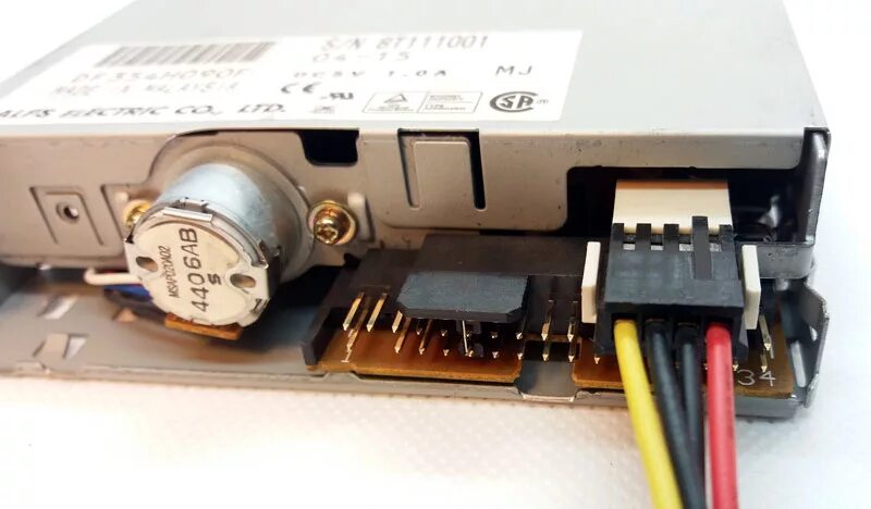 Подключение двд рома к материнской плате. Пищит дисковод. Sata кабель для dvd gh22ns50. Пищит дисковод. Видеокарта и жёсткий диск.