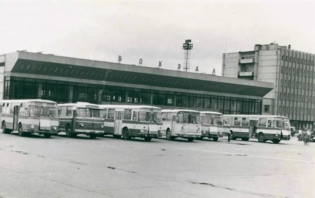 Автовокзал южный пермь. Автовокзал южно сахалинск. Автостанция южная балашиха. Жд вокзал южно-сахалинск. Железнодорожный вокзал южно-сахалинск.