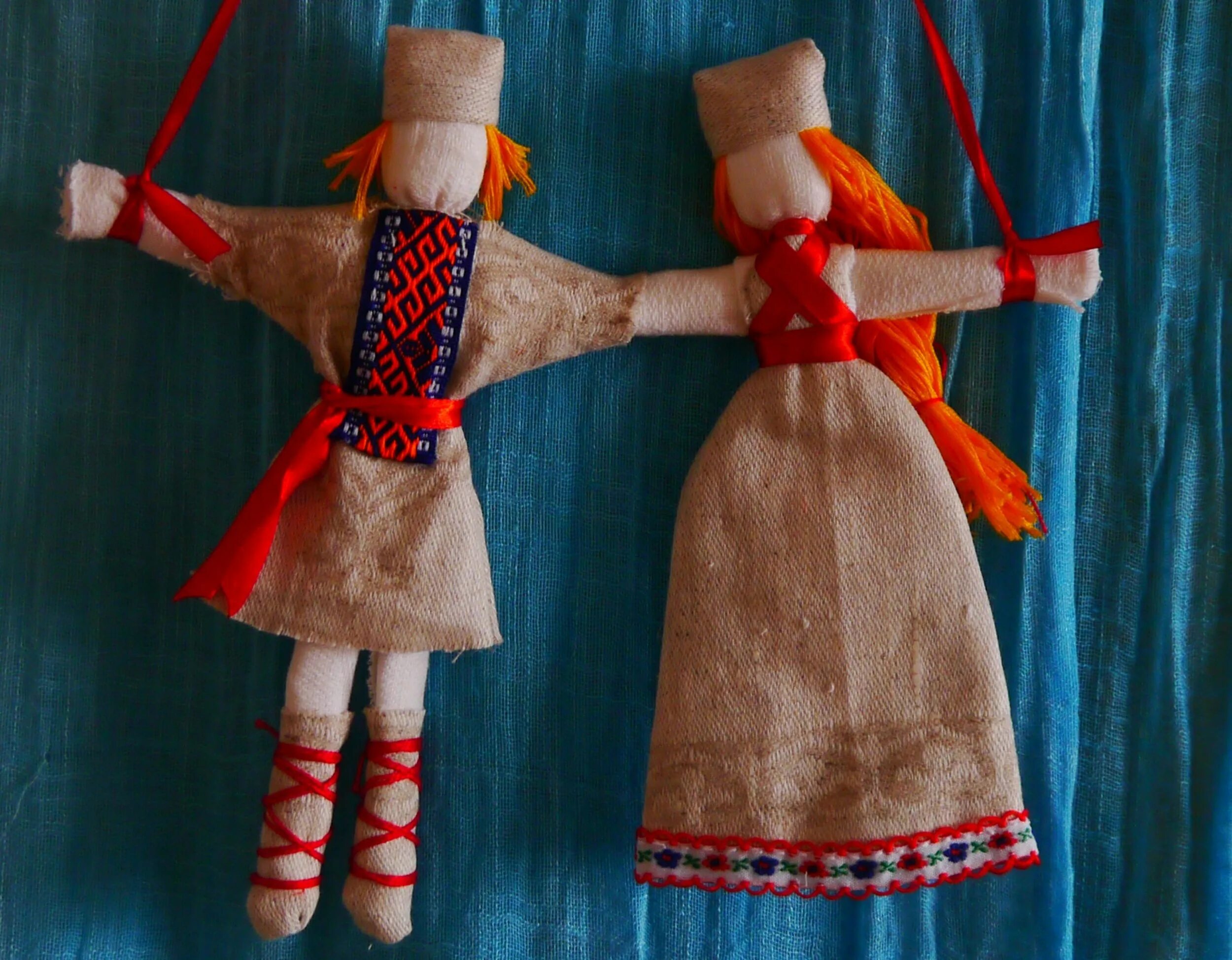 Народная игрушка оберег. Обереги на Руси куколка Кувадка. Неразлучники куклы обереги. Народные куклы из ткани. Народная тряпичная кукла.