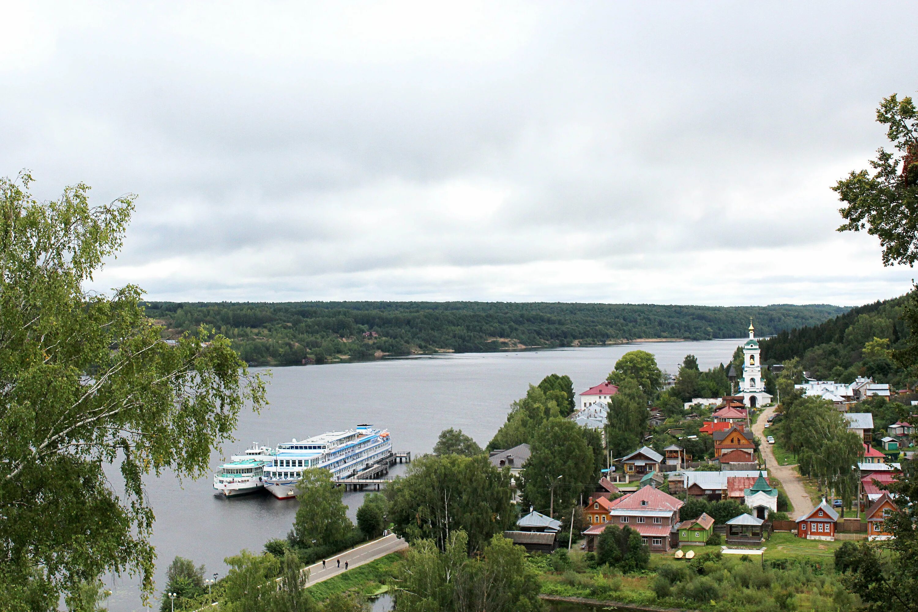 Соборная гора плёс Ивановская область. Город Плес Соборная гора. Плес на Волге Ивановская область. Городок Плес на Волге.