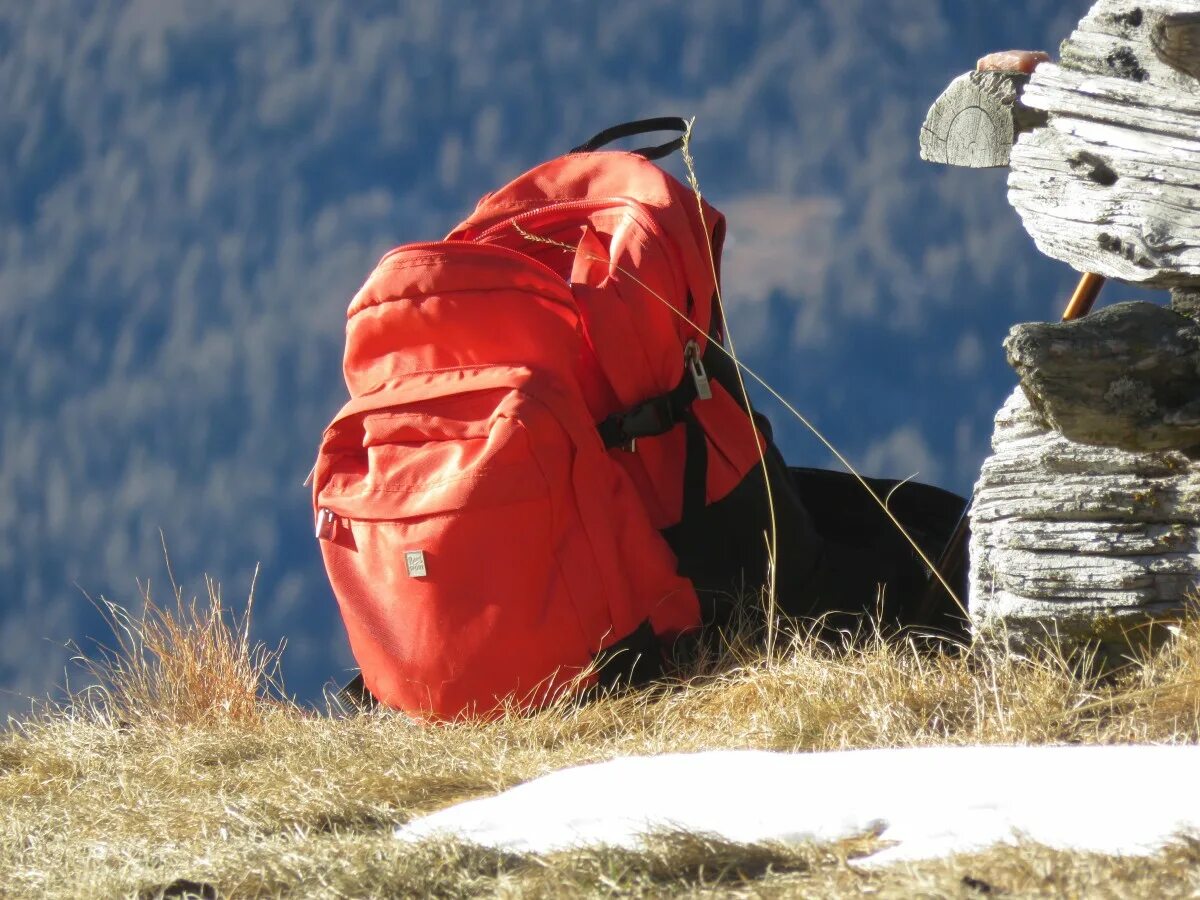 Скинул рюкзак. Рюкзак Eye Mountaineer 80. Турист с рюкзаком. Туристский рюкзак. Рюкзак путешественника.