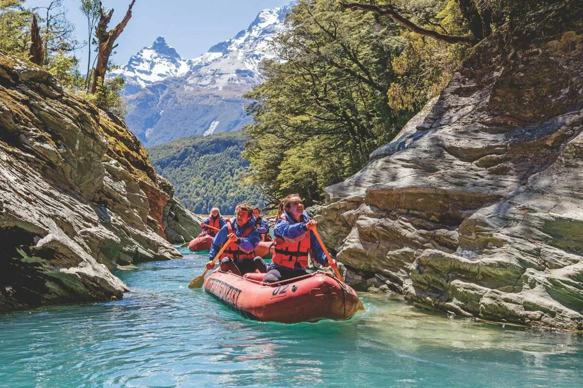 Adventure. Квинстаун новая Зеландия туризм. Экотуризм в новой Зеландии. Куинстаун новая Зеландия сплав по рекам. Новая Зеландия приключенческий туризм.