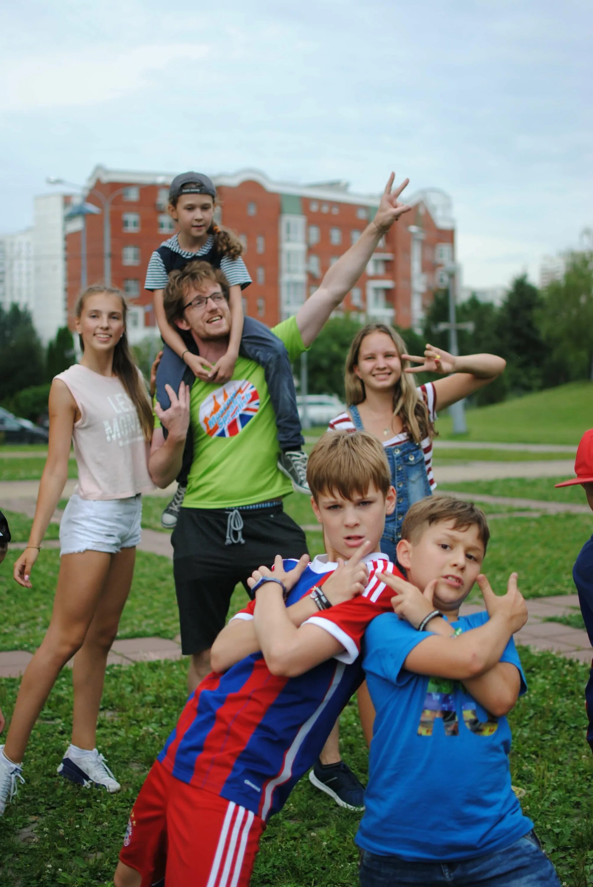 Лагерь. Детский лагерь. Детский городской лагерь. Дети в лагере.