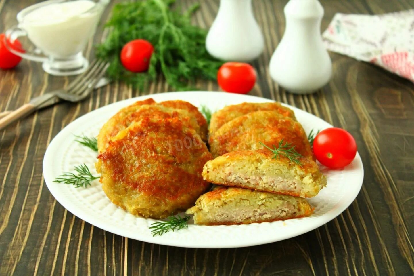 Классические белорусские колдуны. Белорусская кухня колдуны. Белорусское блюдо колдуны. Белорусская кухня колдуны. Белорусская национальная кухня драники колдуны.