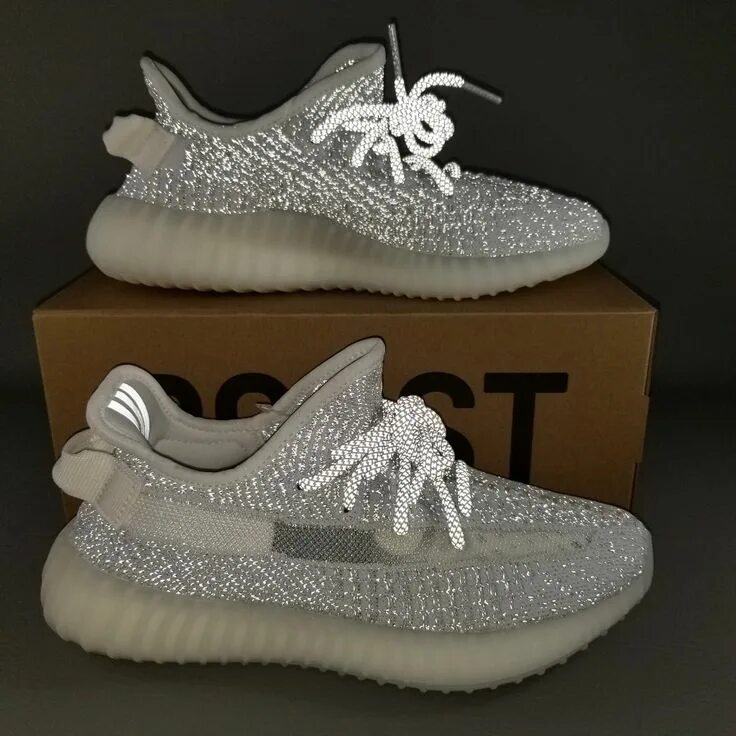 Купить кроссовки yeezy. Adidas Yeezy Boost 350. Yeezy Boost 350 v3 оригинал. Adidas Yeezy Boost 350 светоотражающие. Adidas Yeezy Silver White.