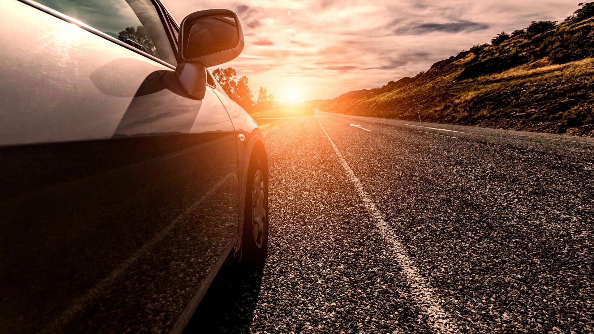 Лето дорога автомобиль. Автопутешествие. Машина на дороге. Сломался автомобиль на дороге. Chevrolet volt 2015.