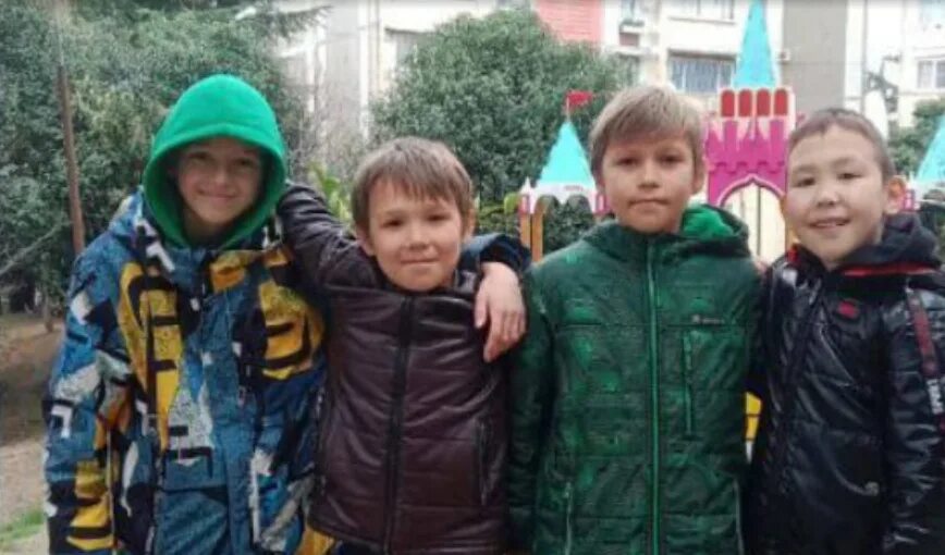 Мальчик. Пятеро детей в сочи. Пропавшие дети сочи. Полиция для детей. Полиция фото.