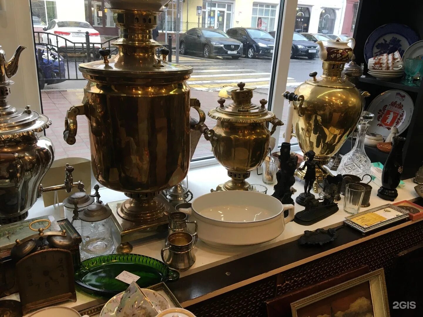 Антикварная лавка, ярославль. Антикварные магазины ярославль. Сокровища петербурга антикварный салон. Лавка антиквара, ярославль. Лавка антиквара, ярославль.