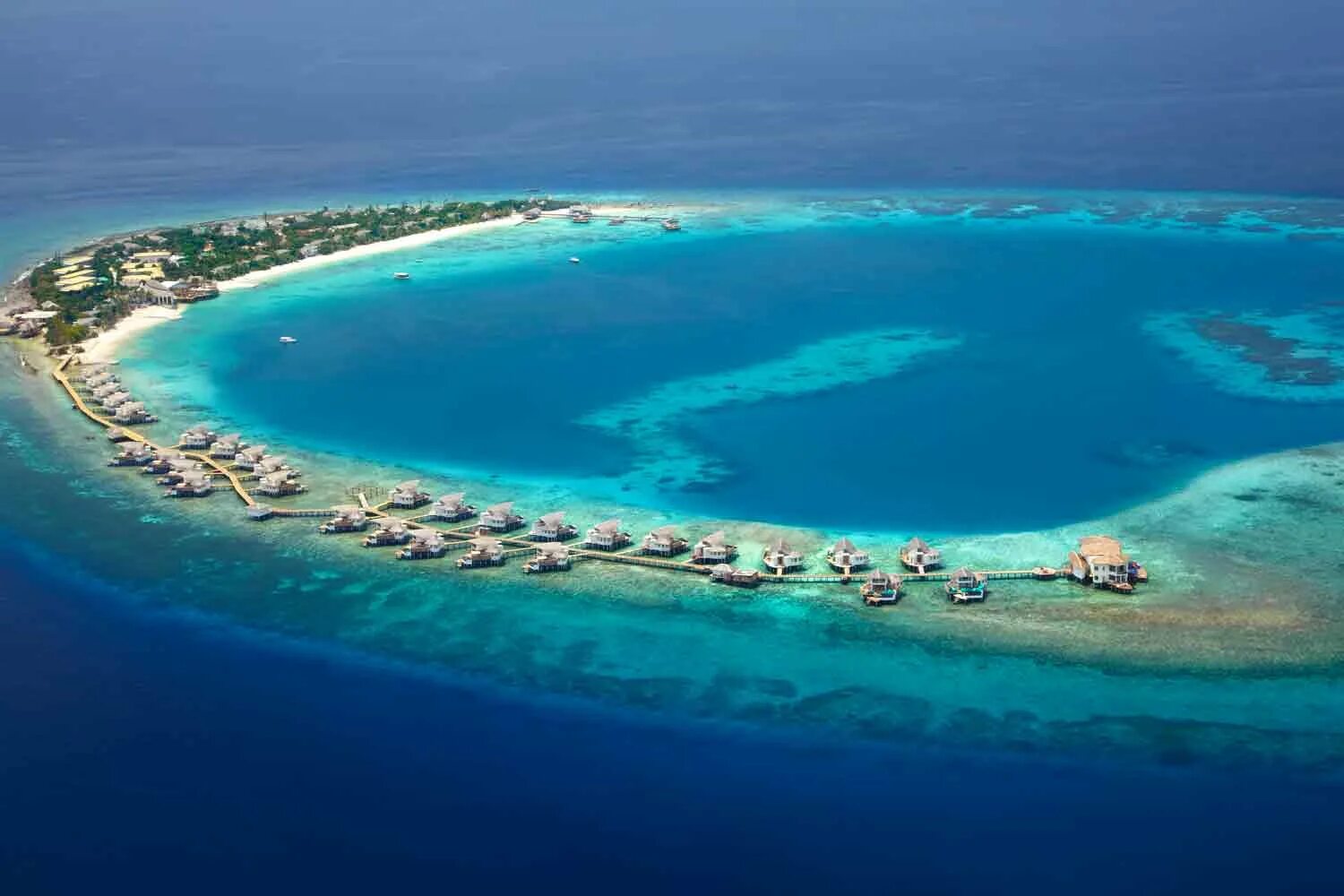 Индийский океан мальдивы. Остров халавели мальдивы. Raa atoll maldives. Мальдивские острова индийский океан. Индийский океан мальдивы.