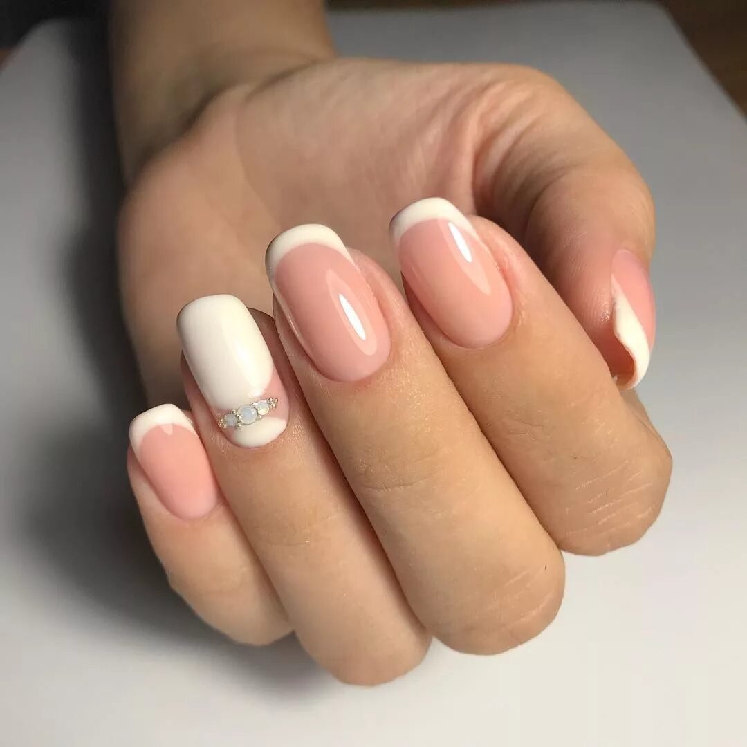 Светлые ногти дизайн френч. Дизайн ногтей светлый новинки. Маникюр 2022 омбре френч. Ноготки светлые тона френч. Светлые ногти дизайн френч.