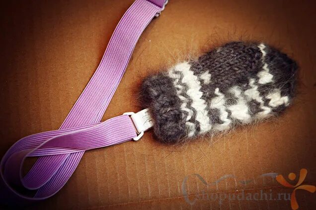 Рукавички на резинке. Пришивание резинки к варежкам. Пришить варежки к резинке. Как пришить резинку к варежкам ребенку. Пришить резинку к варежкам.