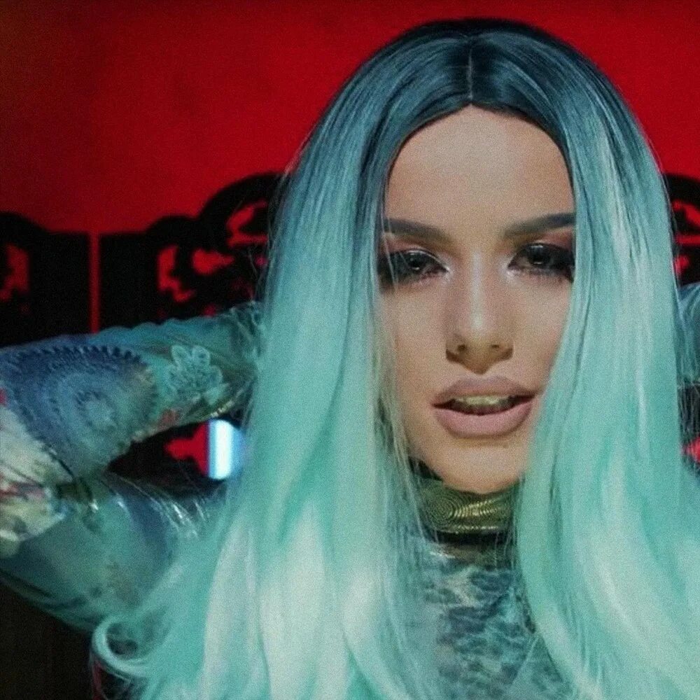 На каком языке поет tayna. Tayna doruntina. tayna singer. tayna columbiana. cardi b megan thee stallion.