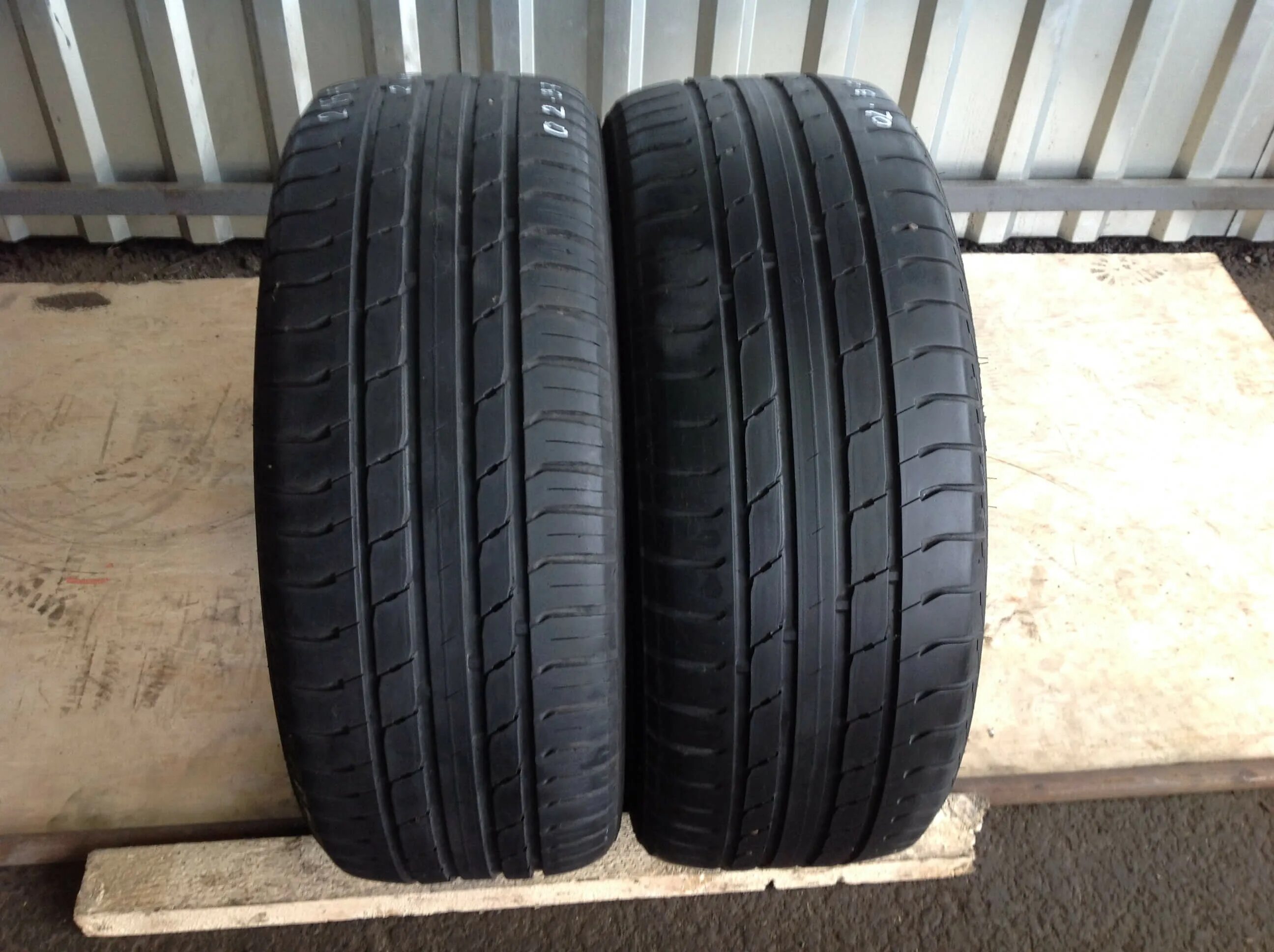 Potenza re050a 215 50 r17. 215/50/17 Bridgestone. Bridgestone re050a. Нокиан Хакка Блю 215/45/17.