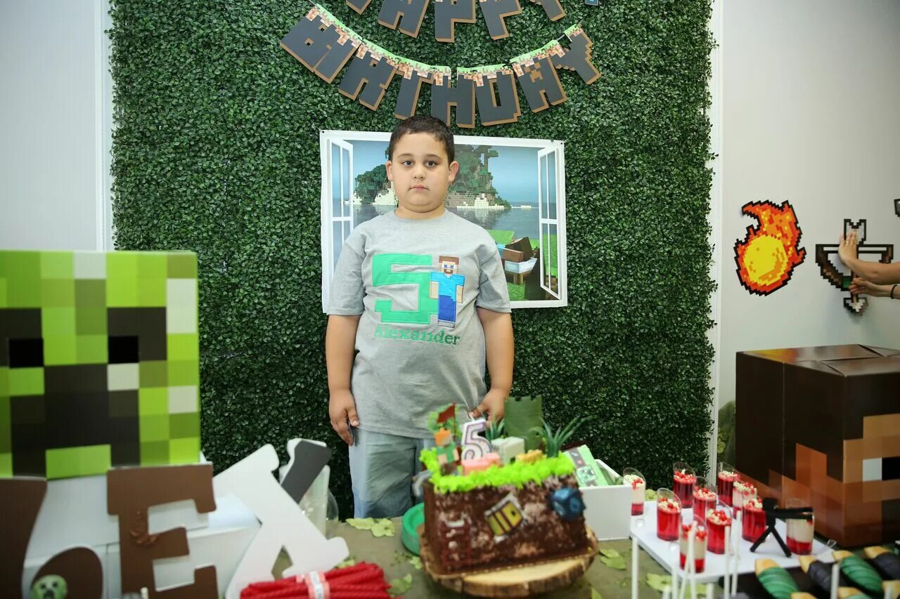 детский день рождения в стиле майнкрафт. день рождения мальчика в стиле майнкрафт. кенди бар в стиле майн крафт. день рождения в стиле майнкраф. детская вечеринка в стиле майнкрафт.