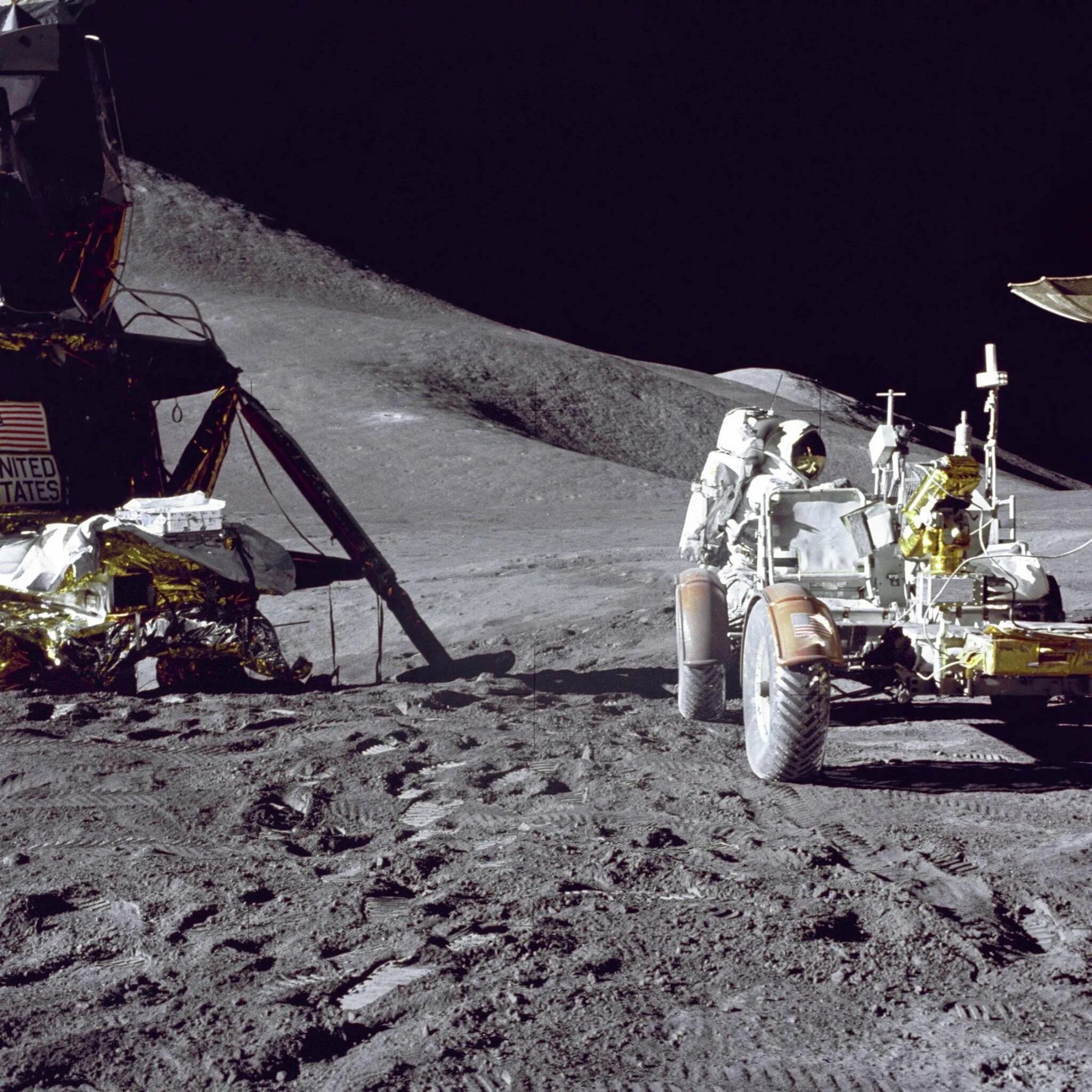 Россия была на луне. Аполлон 13 на Луне. Лунный модуль Аполлон на Луне. Космонавт на Луне. Экспедиция на луну.