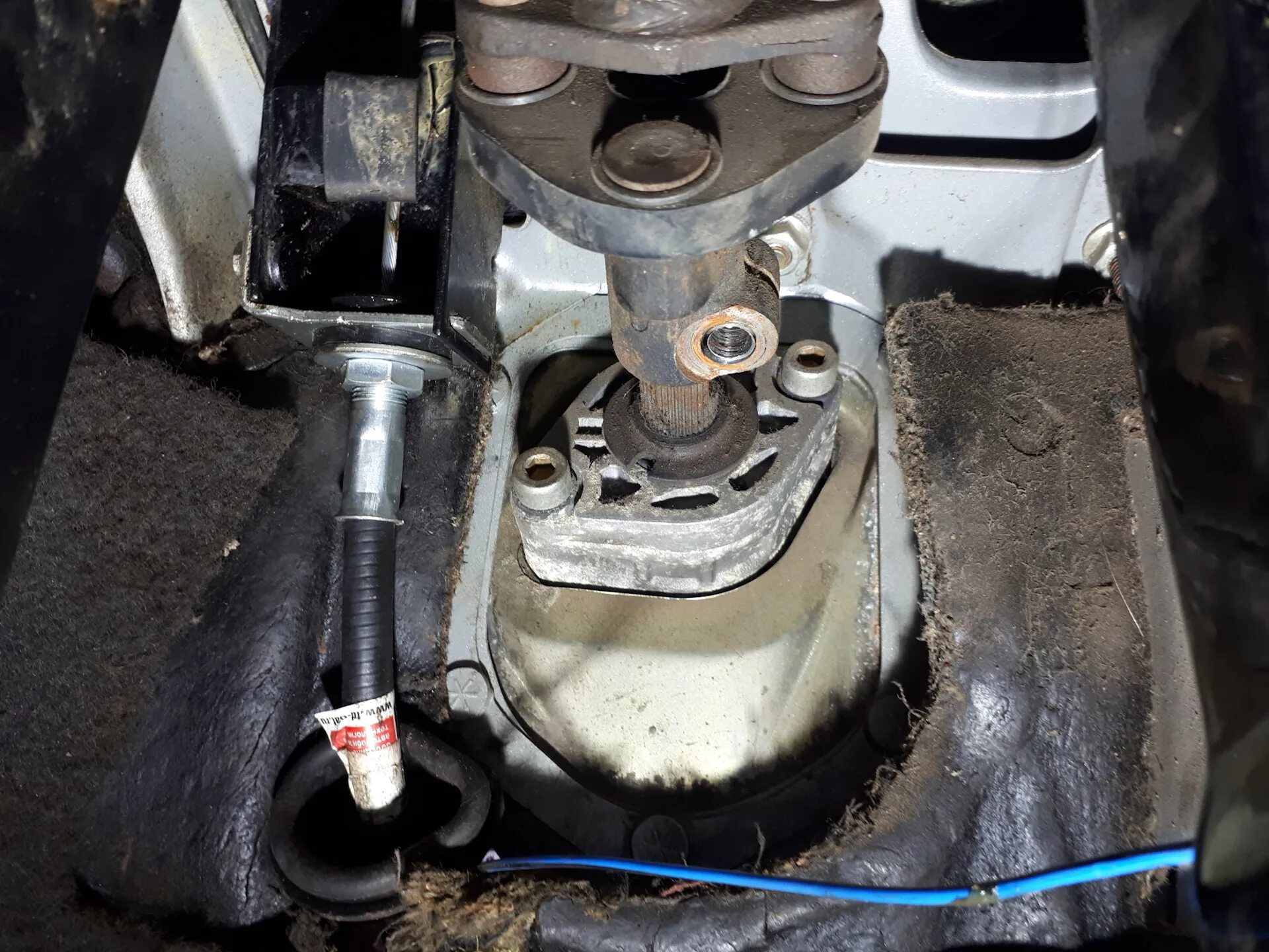 Люфт руля ваз 2109. Люфт рулевого колеса ваз 2114. Ваз 2114 руль болтается вверх вниз. Люфт руля ваз 2114. Люфт руля ваз.