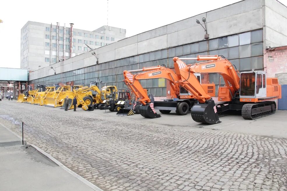 Скб-200 челябинского тракторного завода. 005. Выставка чтз. Выставка чтз. Художник наталья попович владивосток.