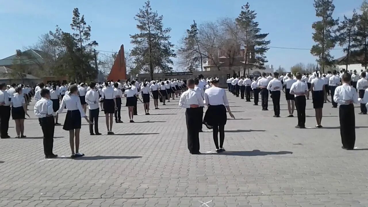 Акбулак оренбургская область. Обстановка в акбулаке. Полицейский с ружьем. Соль илецкие сотрудники дпс. П.