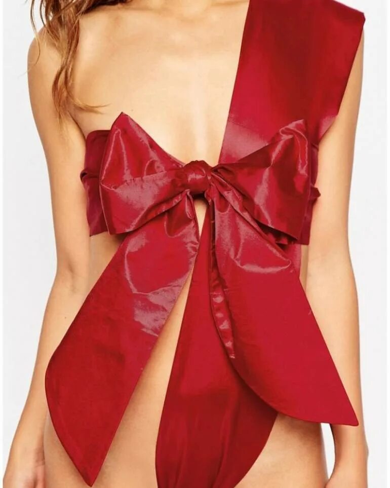 Девушка с бантиком. Прическа с заколкой бантом. Девушка обвязанная подарочной лентой. Бантики для девочек. Девушка завёрнутая в подарочную ленту.