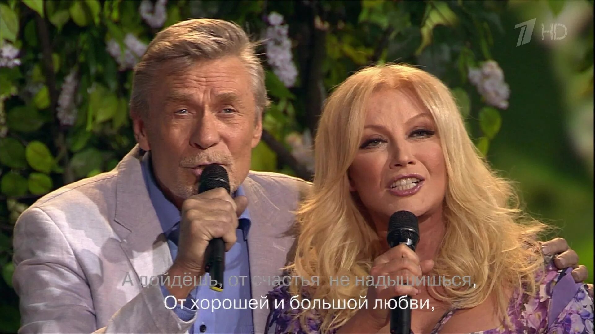 Под окном черемуха колышется текст песни. Под окном черёмуха колышется. Черёмуха солдат гармонь. Под окном широким ноты для баяна. За рекой знакомый слышится и поют.