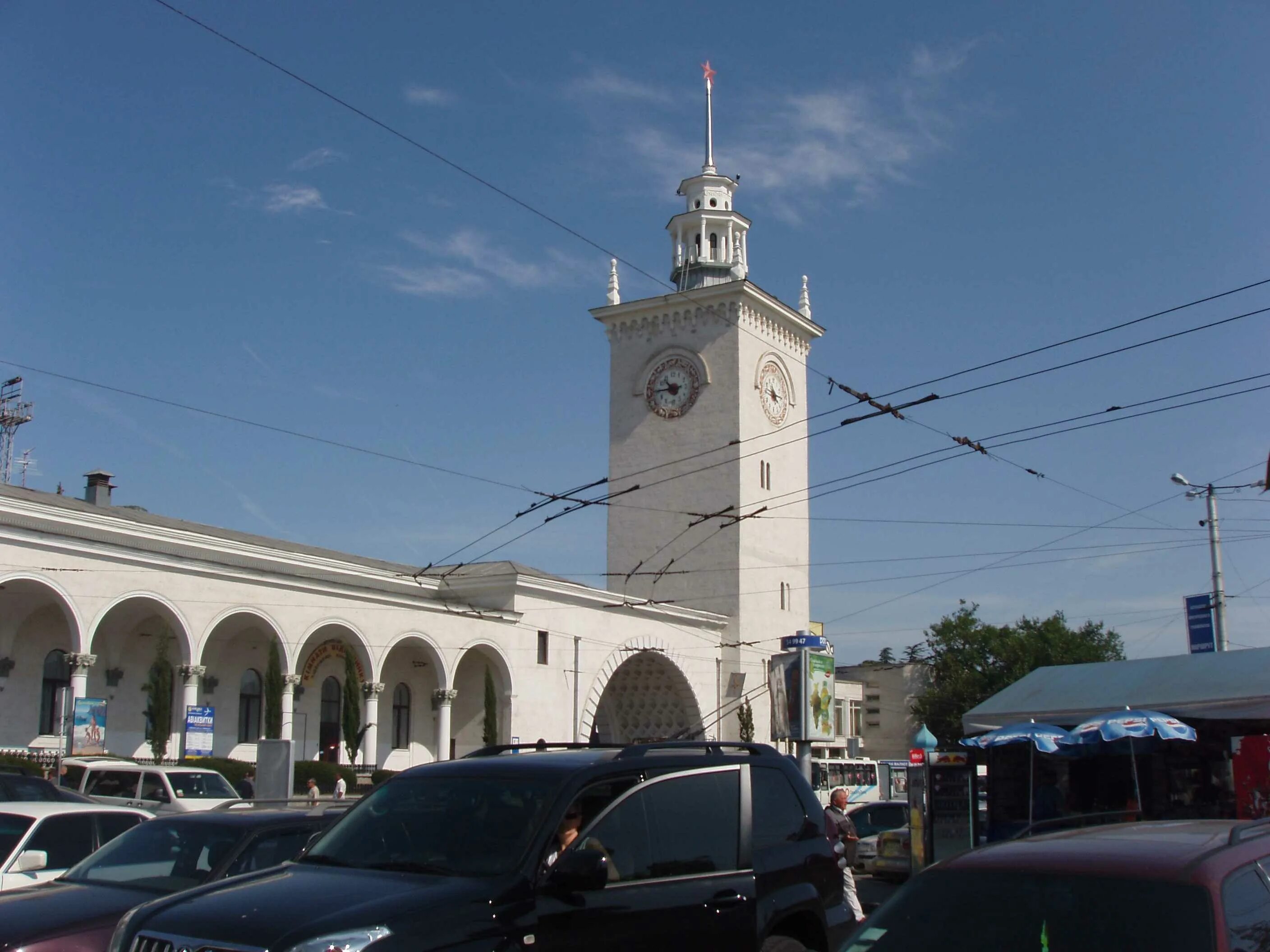 Симферопольский вокзал башня. ЖД вокзал башня Симферополь. Башня Симферопольского железнодорожного вокзала. Симферопольский вокзал часовая башня.