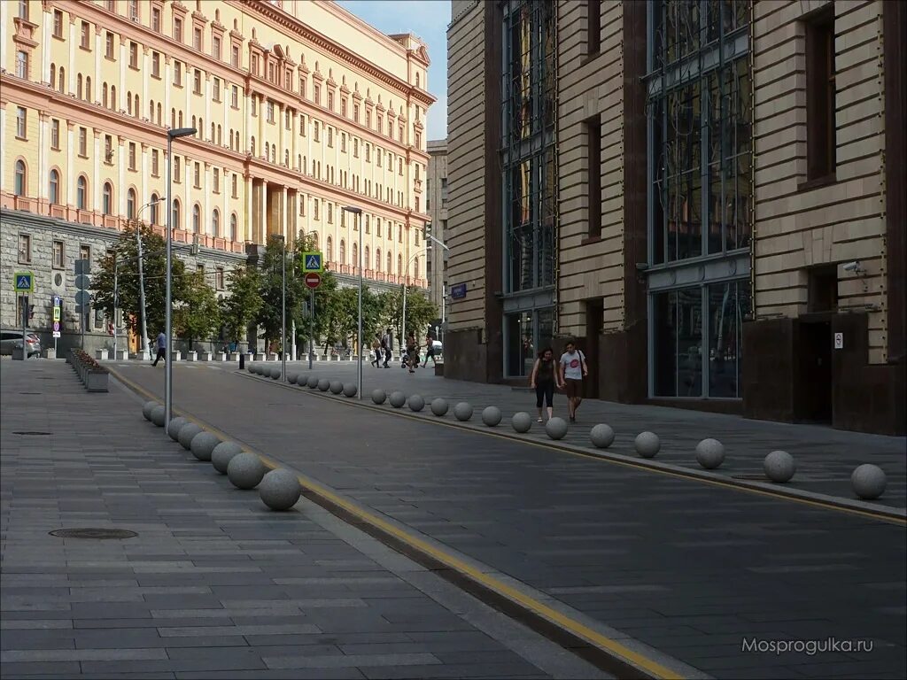 Нынешнему названию улицы